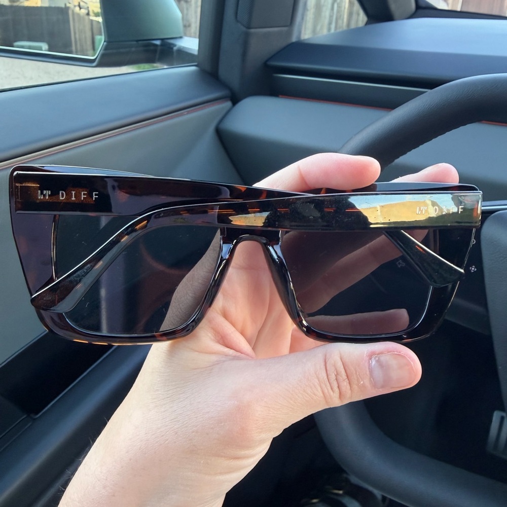 Diff Tortoise Shell Sunglasses - image 5